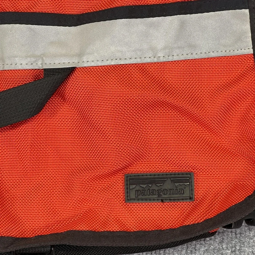Vintage Patagonia Critical Mass Messenger Bag Orange Reflective Strap Travel